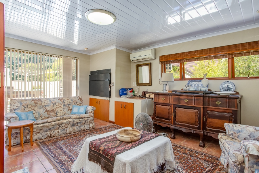 2 Bedroom Property for Sale in De Oude Renbaan Western Cape